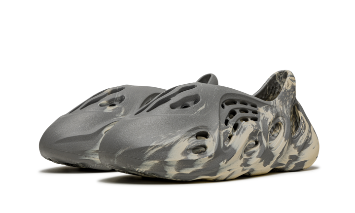 Yeezy Foam RNNR MXT Moon Gray - Image 1